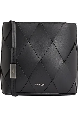 Calvin Klein Axelremsväska