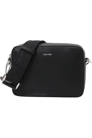 Calvin Klein Axelremsväska