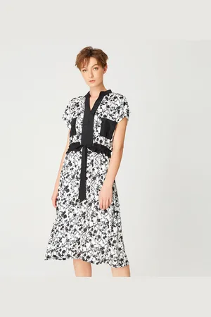 Smart & Joy Robe i bi matière med blommigt tryck i svartvitt och ceinture med coulisse