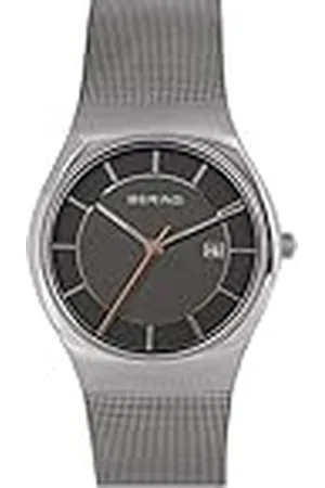 Bering Män Analogt Quarz Classic Collection armbandsur med Rostfritt stål Armband och Safirglas