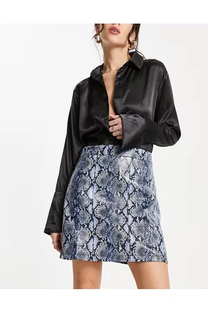 Forever Unique – Blå ormskinnsmönstrad kjol i PU med hög midja