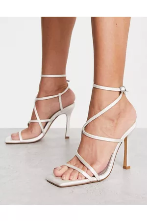London Rebel – Vita klacksandaler med remmar i satin