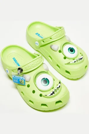 Crocs – Flerfärgade tofflor med Mike från Monsters Inc-design