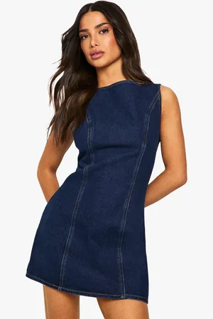 Boohoo Petite Figursydd Rak Klänning I Denim
