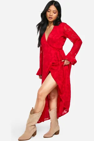 Boohoo Petite Blommig Omlottklänning Med Volanger