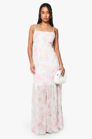 Boohoo Blommig Maxiklänning I Chiffong Med Ojämn Kant