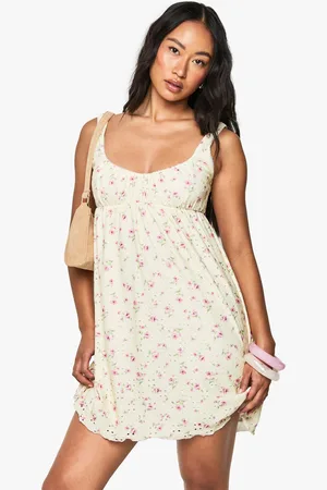 Boohoo Blommig Klänning Med Fyrkantig Halsringning