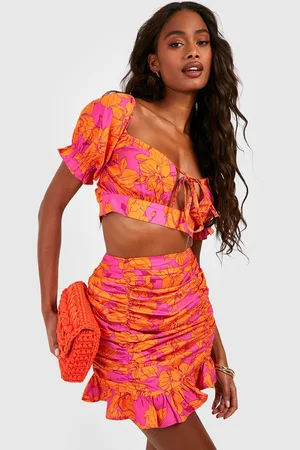 Boohoo Blommig Crop Top Med Puffärm Och Rynkad Minikjol