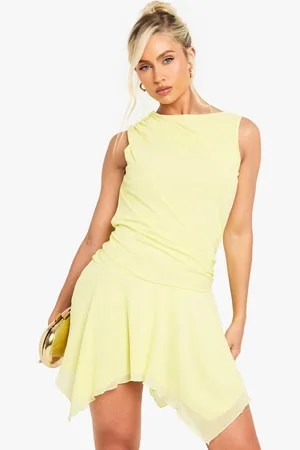 Boohoo Blommig Miniklänning I Mesh Med Rysch