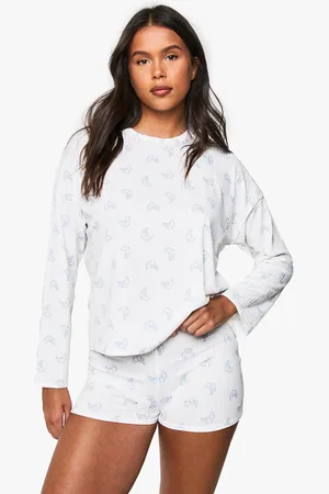 Boohoo Ribbad Långärmad Topp Och Pajamasshorts Med Croissantmönster