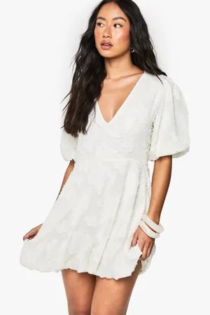 Boohoo Blommig Miniklänning Med Låg Urringning