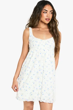 Boohoo Blommig Klänning Med Fyrkantig Halsringning