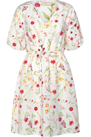 Freequent Dress From Freequent In A Light Material With A Floral Print. In Addition, The D Kräm