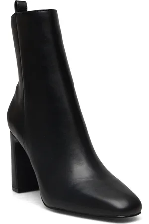 Steve Madden Adelisa Bootie
