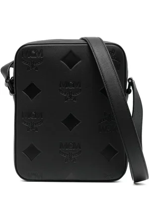 MCM Klassic axelremsväska med monogram