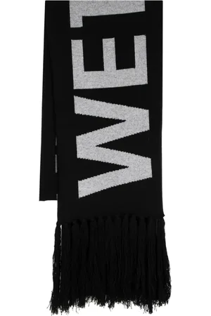 We11 Done Sjal med tofs och logotyp i jacquard