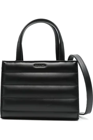 Calvin Klein Liten quiltad axelremsväska