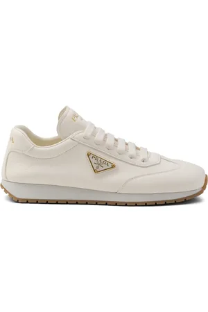 Prada Lädersneakers med triangelformad logotyp