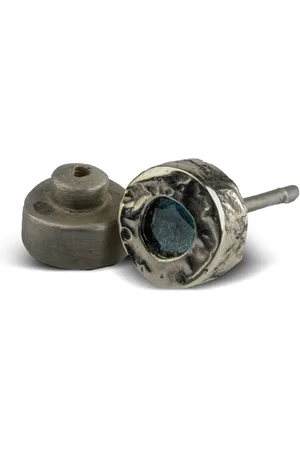 PARTS OF FOUR Litet stiftörhänge i sterlingsilver med blå diamant