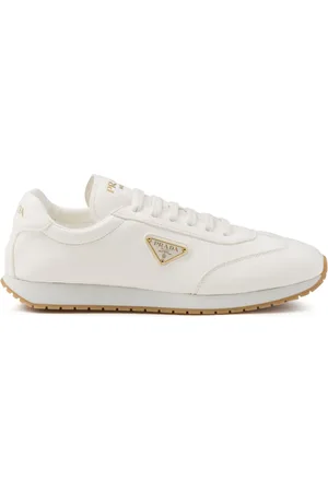 Prada Lädersneakers med triangelformad logotyp