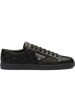 Prada Sneakers med logotyp