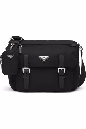Prada Axelväska med logotypplakett