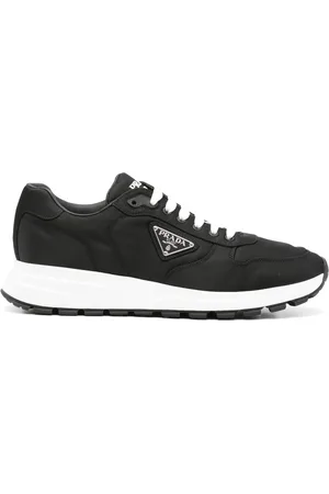 Prada Sneakers med trekantig plakett