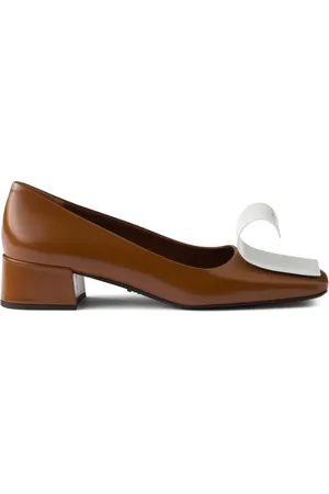 Prada Tvåfärgade pumps i borstat läder 35 mm