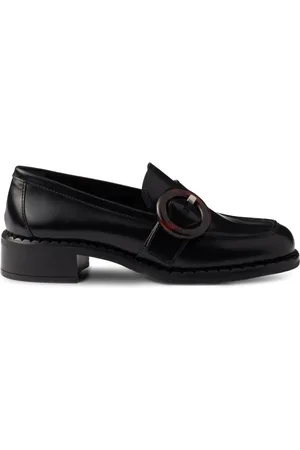 Prada Loafers med runt spänne