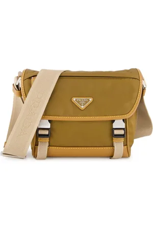 Prada Axelväska i återvunnen nylon