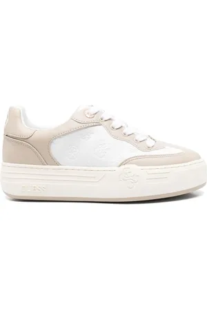 Guess Sneakers med präglad logotyp