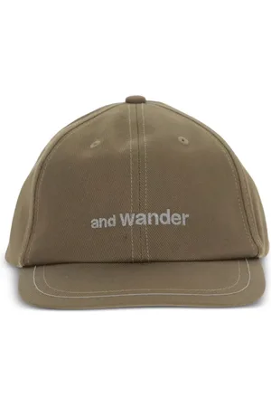 and wander Logo