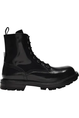 Alexander McQueen Skor, Herr, 40 EU, Läder, Snörade stövlar i svart lackläder