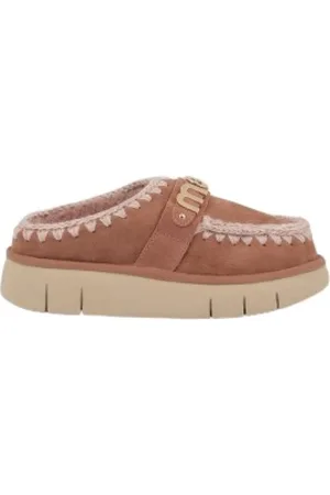 Mou Skor, Dam, 41 EU, Bruna Platt Slip-On Träskor med Metalllogotyp