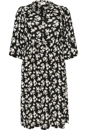Kaffe Klänning, Dam, 6Xl, Blommig klänning med V-ringning