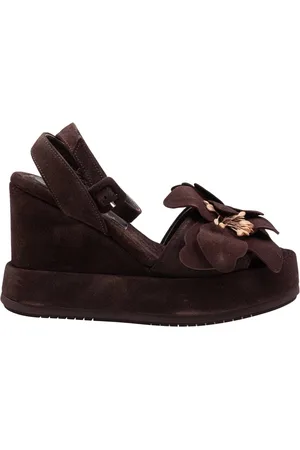 Paloma Barceló Skor, Dam, 39 EU, Läder, Mocka Kil Sandal med Läderblommor