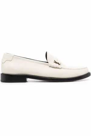 Saint Laurent Skor, Dam, 36 EU, Pearl Lambskin Monogram Plaque Loafers