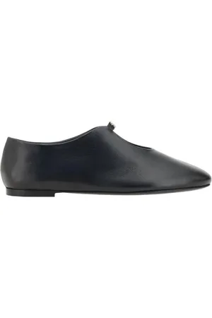 Givenchy Skor, Dam, 40 EU, Läder, Stilrena perforerade ballerinaskor med metalldetalj