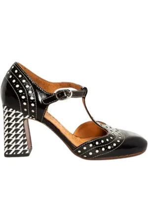 Chie Mihara Skor, Dam, 40 EU, Läder, T-Strap Sandal i lackläder
