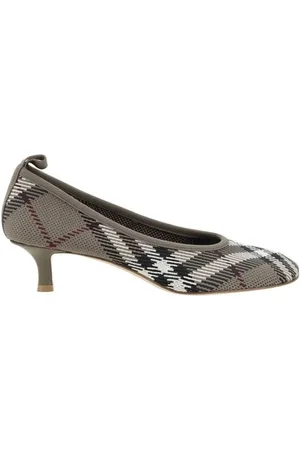Burberry Skor, Dam, 37 1/2 EU, Asymmetriska pumps med rutmönster och kitten heel