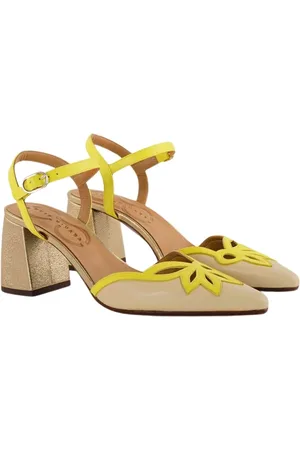 Chie Mihara Skor, Dam, 36 EU, Läder, Metalliskt Läder Spänne Sandaler Kräm Gul