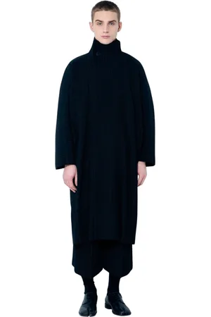 Issey Miyake Kappa, Herr, L, Polyester, Plisserad Kappa med Ståkrage