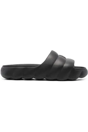 Moncler Skor, Herr, 40 EU, Svarta Slide Sandaler med Präglat Logotyp
