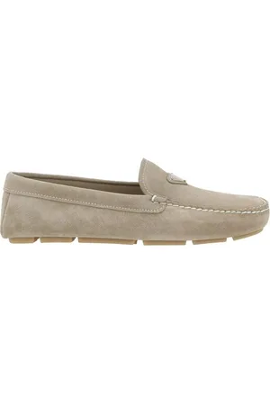 Prada Skor, Herr, 43 EU, Mocka, Mocka Loafers med Ikonisk Detalj