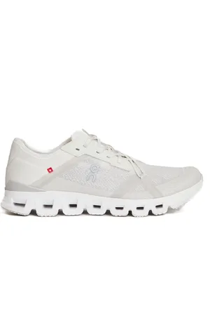 On Running Sport, Herr, 42 1/2 EU, Vita Wolf Sneakers Cloud X
