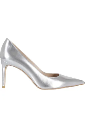 Stuart Weitzman Skor, Dam, 38 EU, Läder, Silver Metallic Pump med Spetsigt Design
