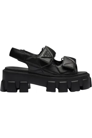 Prada Skor, Dam, 39 EU, Quilted Leather Platform Sandaler