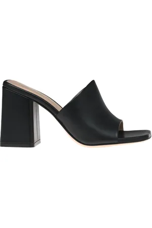 Gianvito Rossi Skor, Dam, 40 1/2 EU, Läder, Svarta Nappa Läder Sandaler Tillverkade i Italien