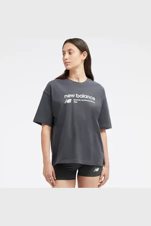 New Balance Kvinnor Linear Heritage Jersey Oversized T-Shirt i Black Tröja i bomull