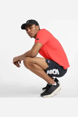 New Balance Män London Edition Athletics T-Shirt i Red Poly Knit